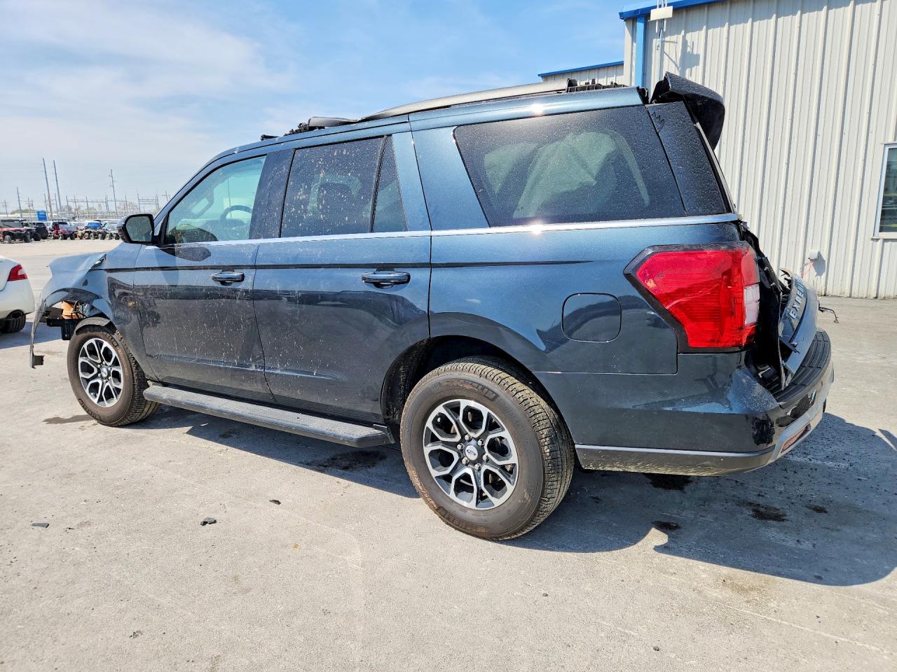 2024 Ford Expedition VIN 1FMJU1J89REA84978 photo 2