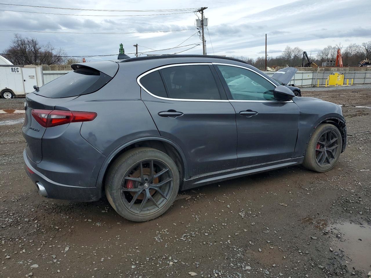 2021 Alfa Stelvio VIN ZASPAKBN0M7D09519 photo 3