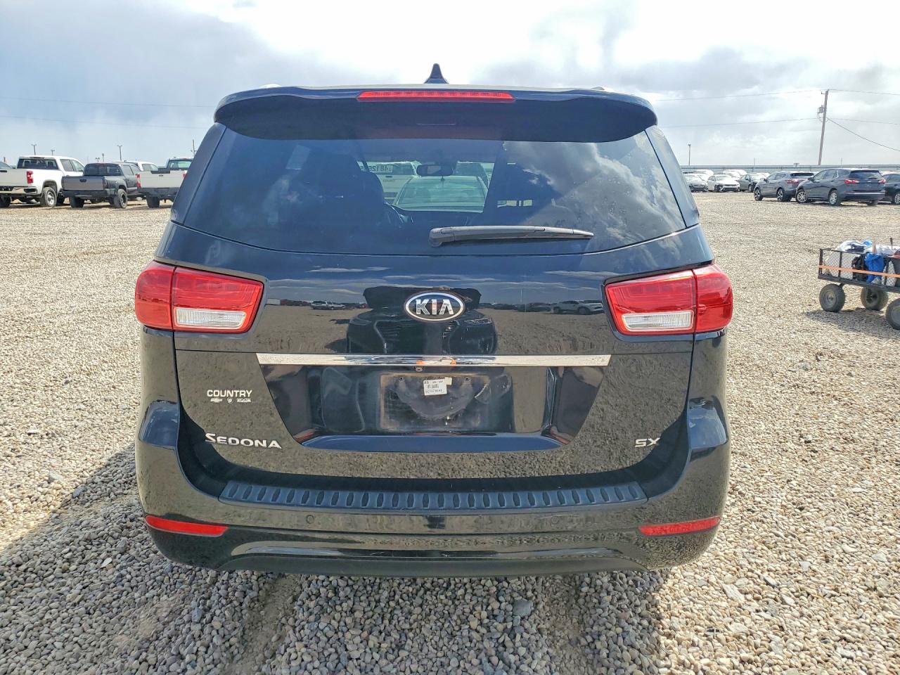 2016 Kia SEDONA VIN KNDMC5C15G6108535 photo 6
