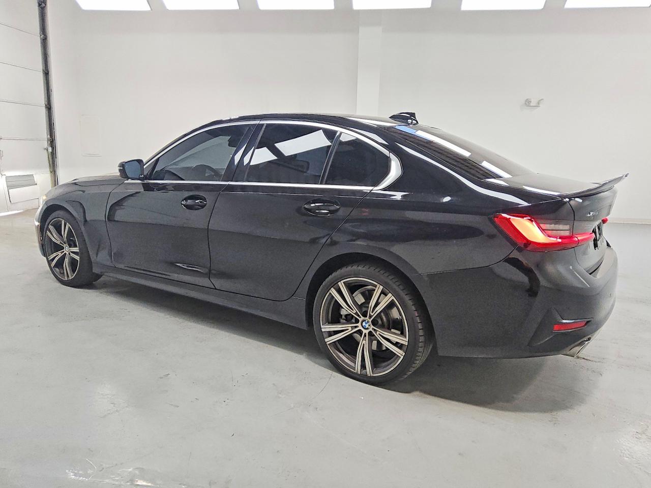 2019 BMW 3 series VIN WBA5R7C59KFH15581 photo 2