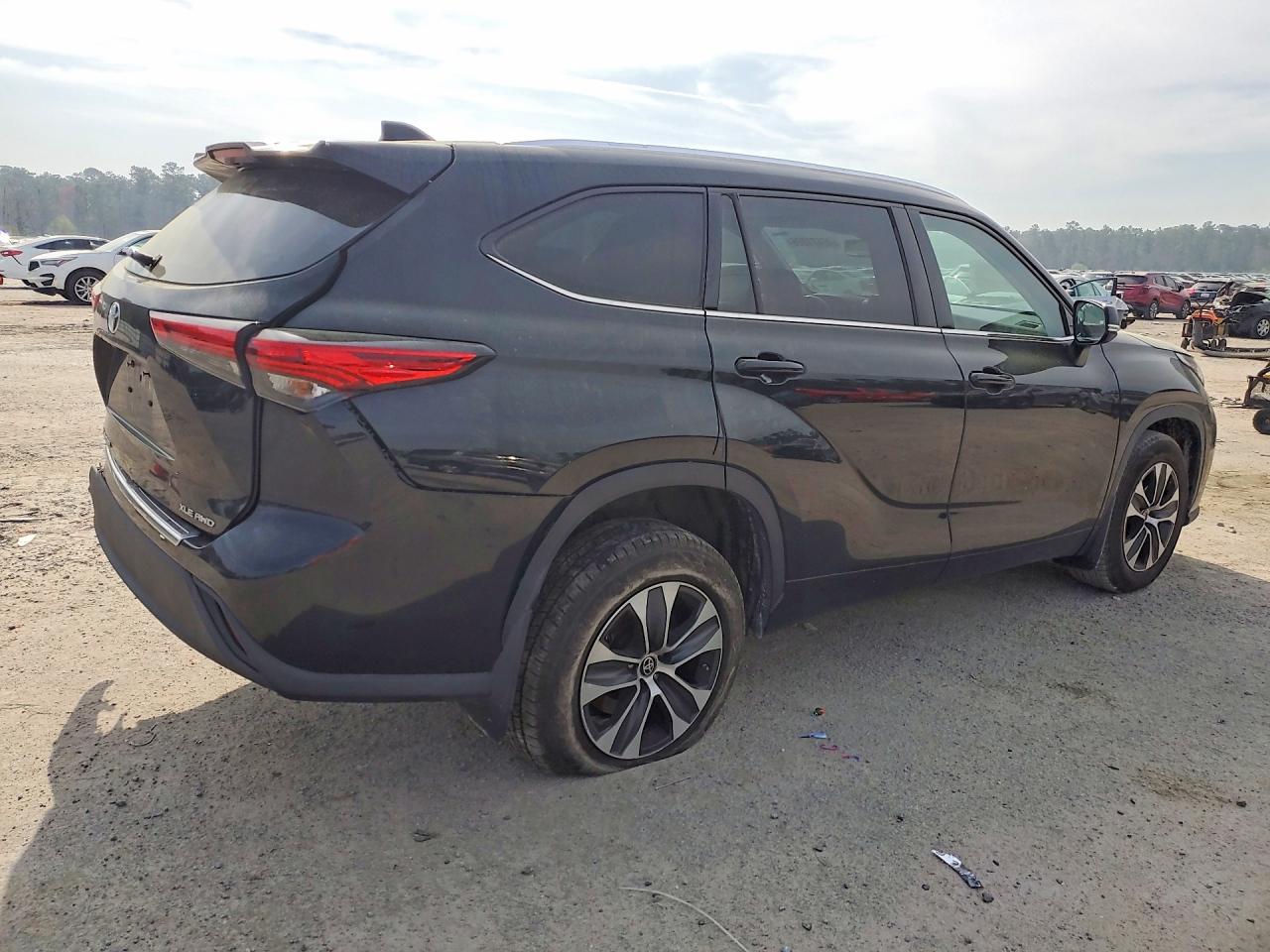 2020 Toyota Highlander VIN 5TDGZRBH3LS056060 photo 3