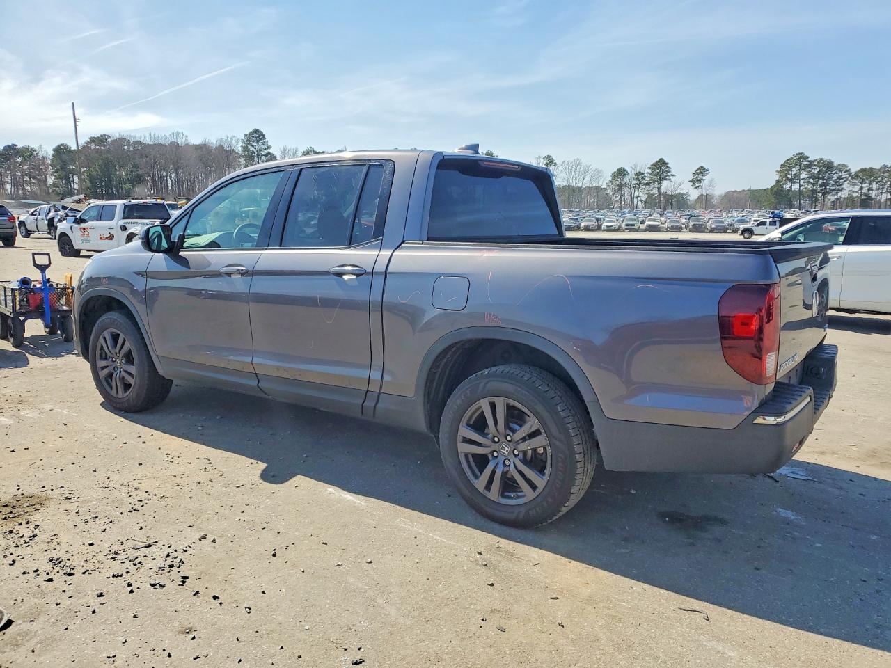 2020 Honda Ridgeline VIN 5FPYK3F16LB031636 photo 2