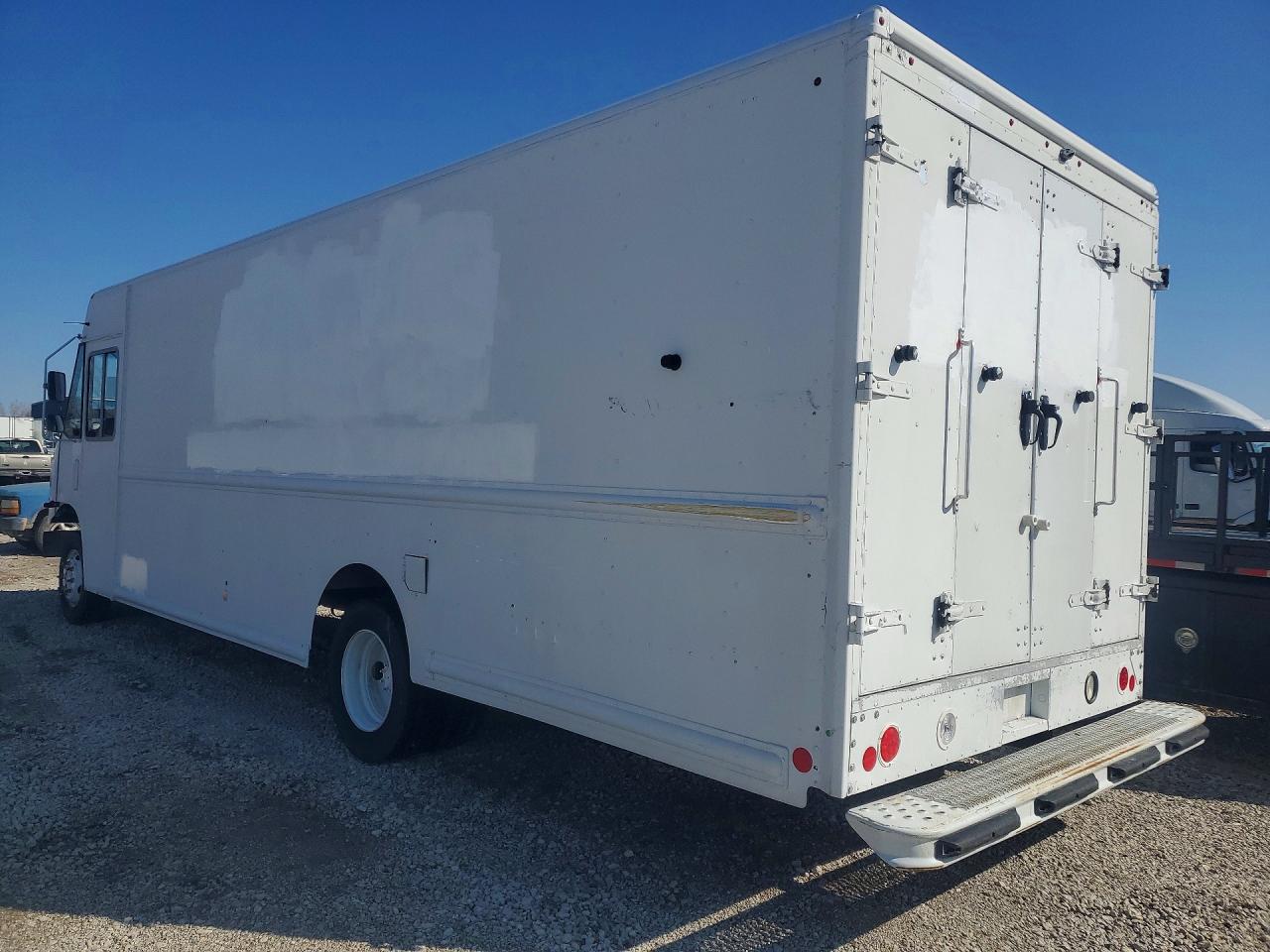 2016 FREIGHTLINER All other VIN 4UZAC3DV4GCHX0552 photo 2