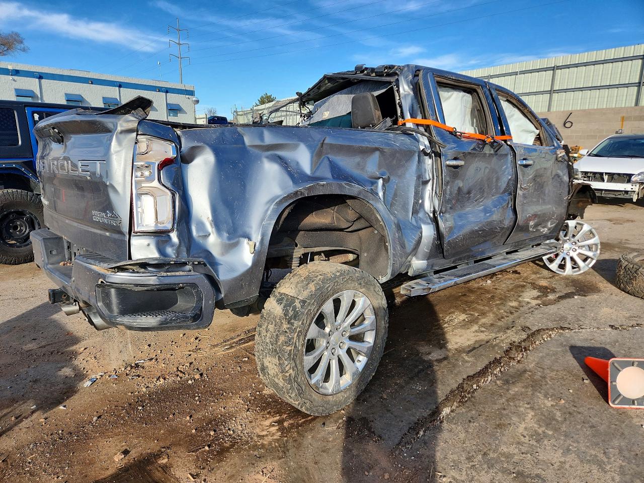 2020 Chev Silverado VIN 3GCUYHEL7LG169198 photo 3
