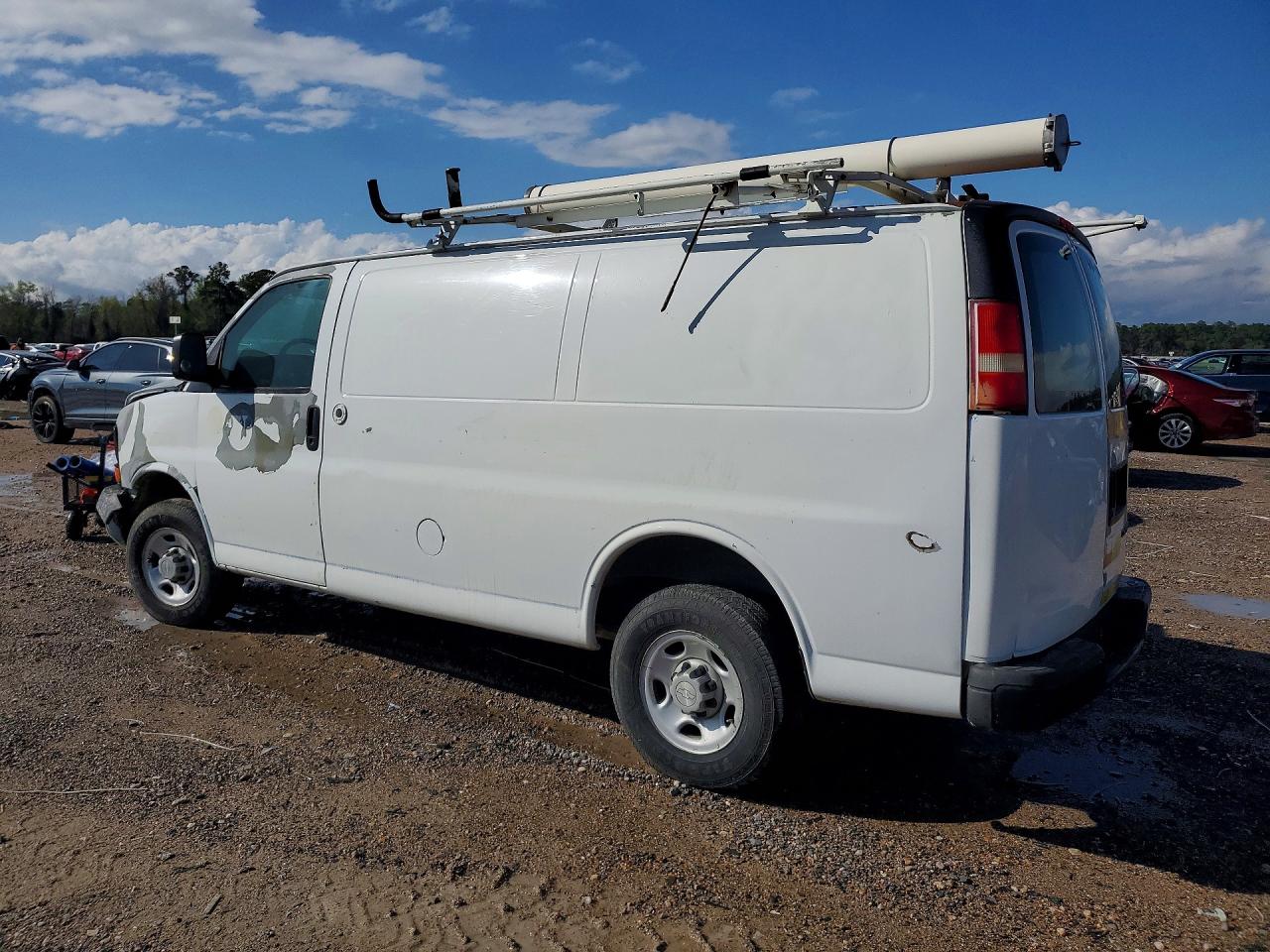 2006 Chevrolet Express VIN 1GCGG25V661177956 photo 2