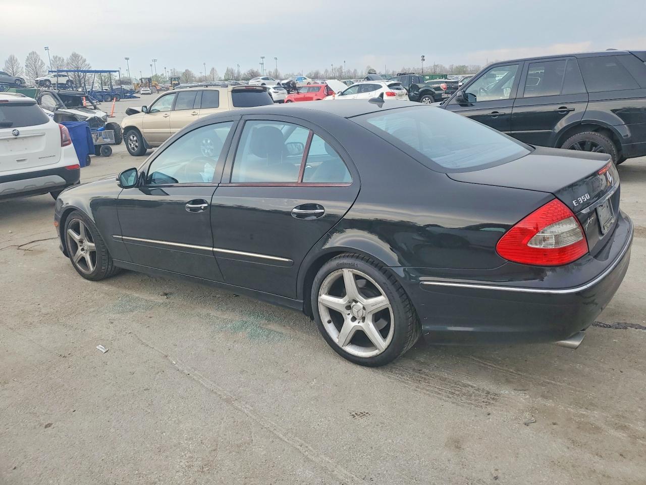 2009 Mercedes-Benz E-class VIN WDBUF56XX9B368736 photo 2