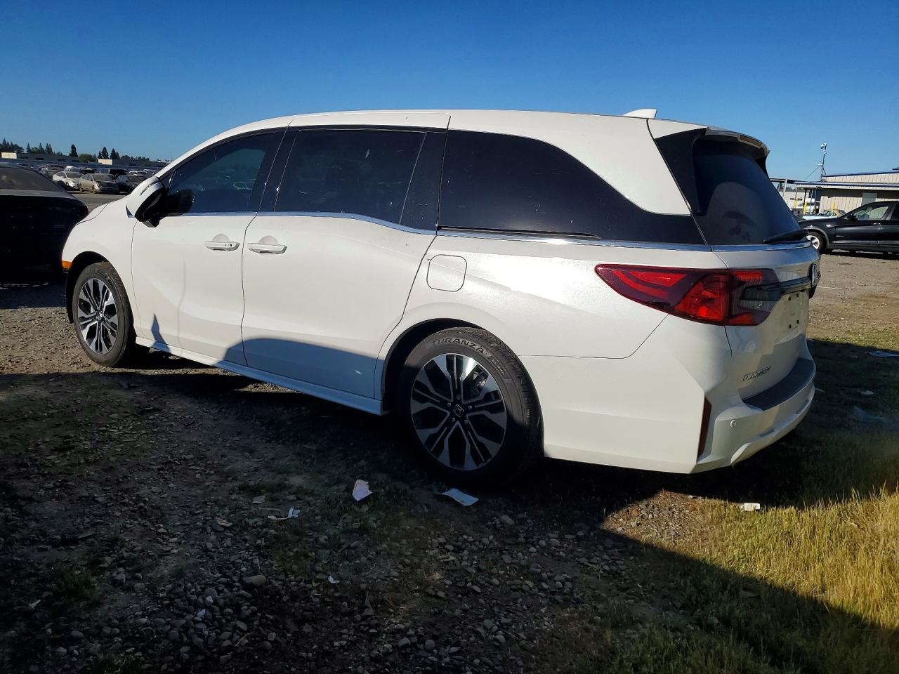 2025 Honda Odyssey VIN 5FNRL6H95SB049283 photo 2