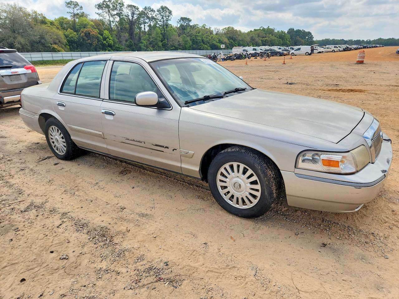 2008 Mercury Grmarquis VIN 2MEFM75V08X612108 photo 4
