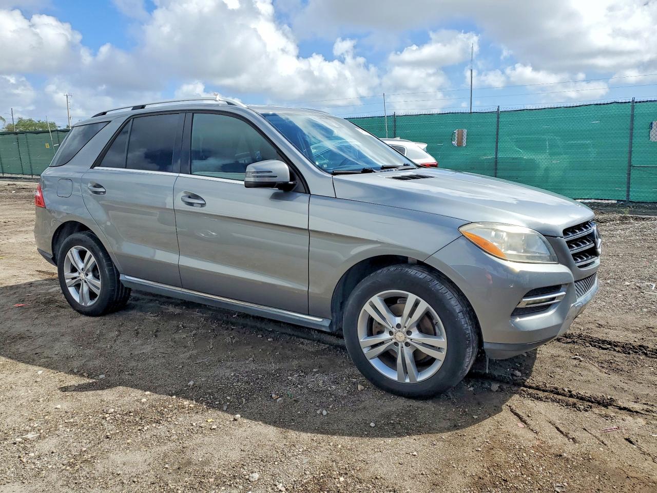 2015 Mercedes-Benz M-class VIN 4JGDA5JB2FA472419 photo 4
