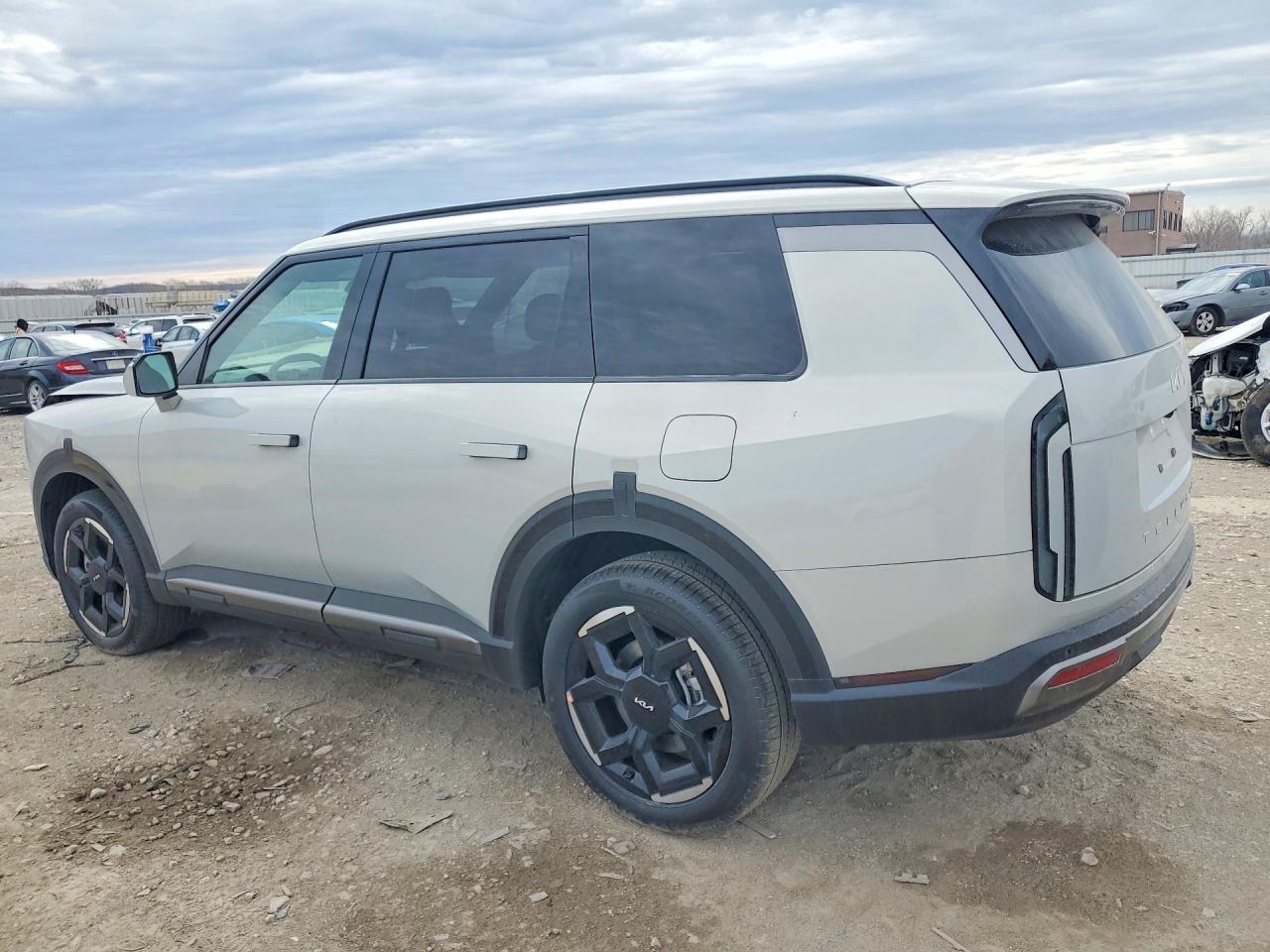 2027 Kia Telluride VIN 5XYPC5S11VG007078 photo 2