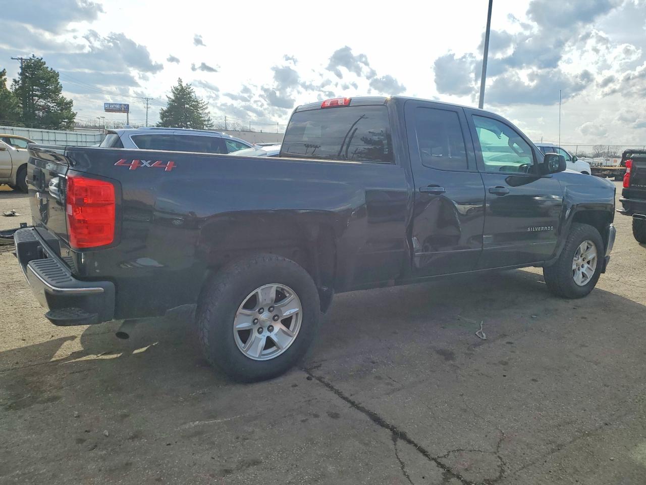 2018 Chev Silverado VIN 1GCVKREC8JZ169901 photo 3