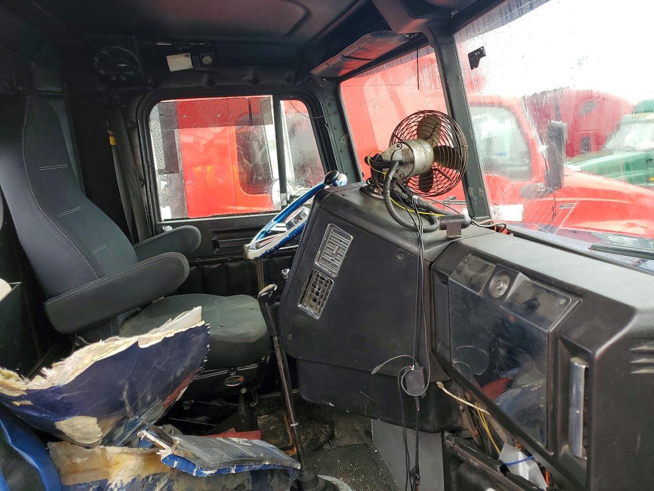 2002 FREIGHTLINER All other VIN 1FUJACAS52LJ79634 photo 5