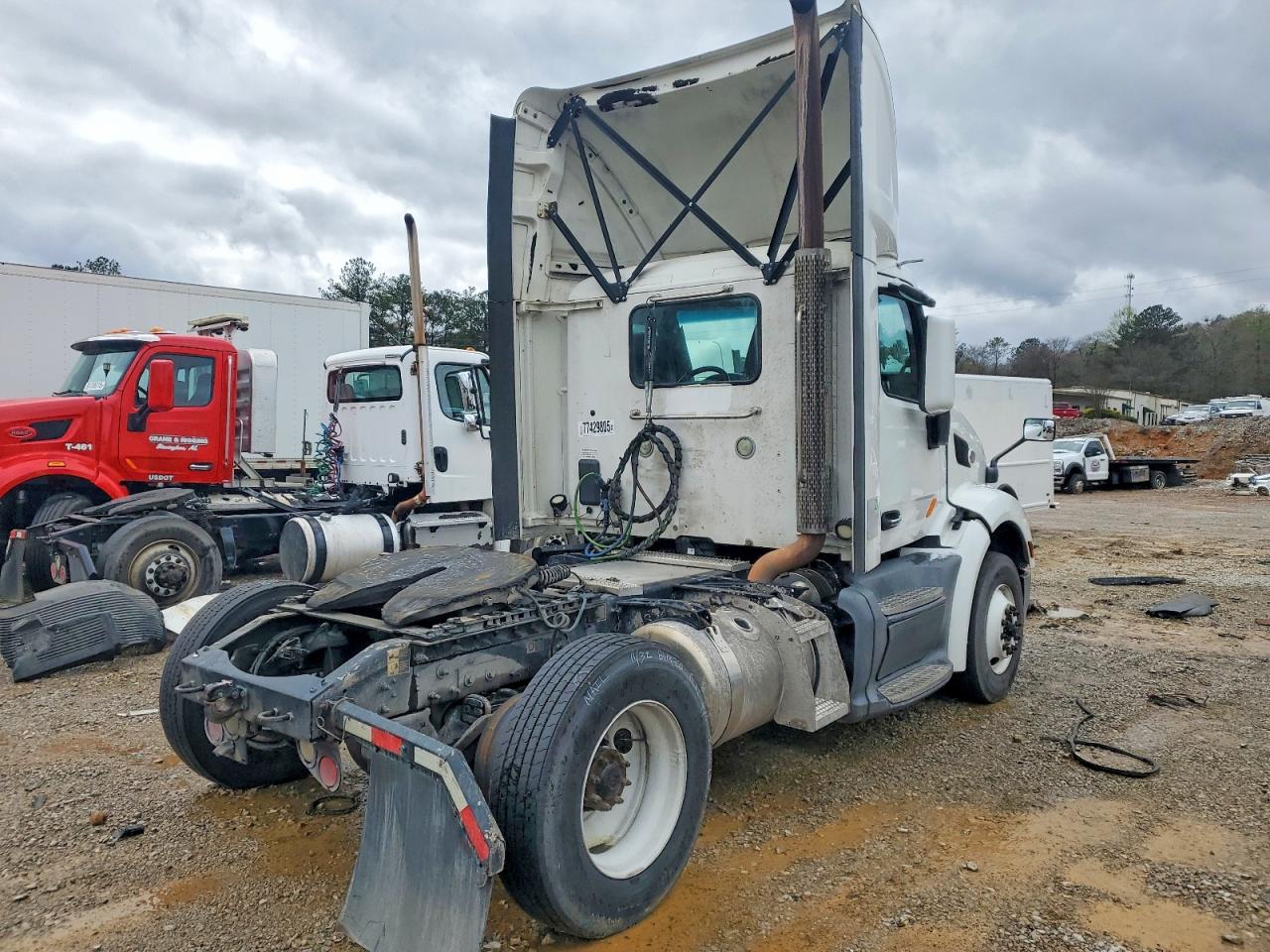 2017 PETERBILT All models VIN 1XPBA48X6HD428835 photo 4