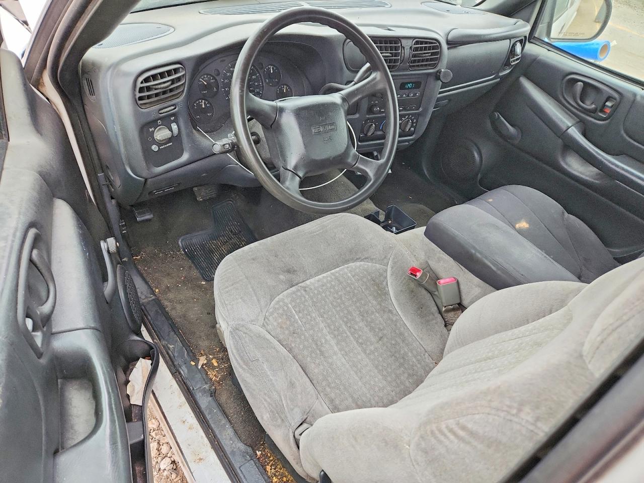 2003 GMC Sonoma VIN 1GTCS19XX38241339 photo 8