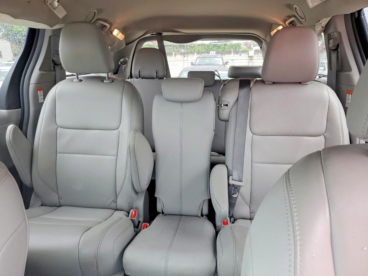 2018 Toyota Sienna VIN 5TDYZ3DC0JS942398 photo 10