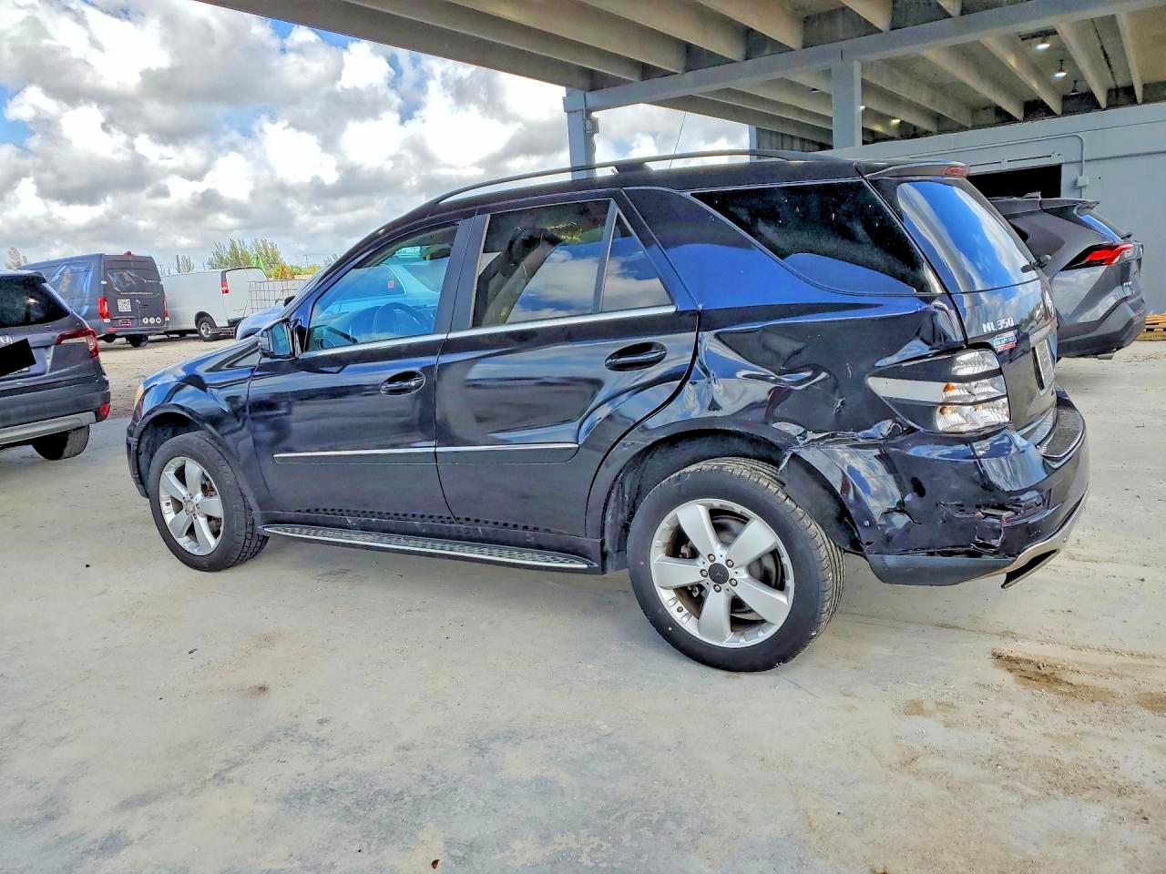 2011 Mercedes-Benz M-class VIN 4JGBB8GB6BA691973 photo 2