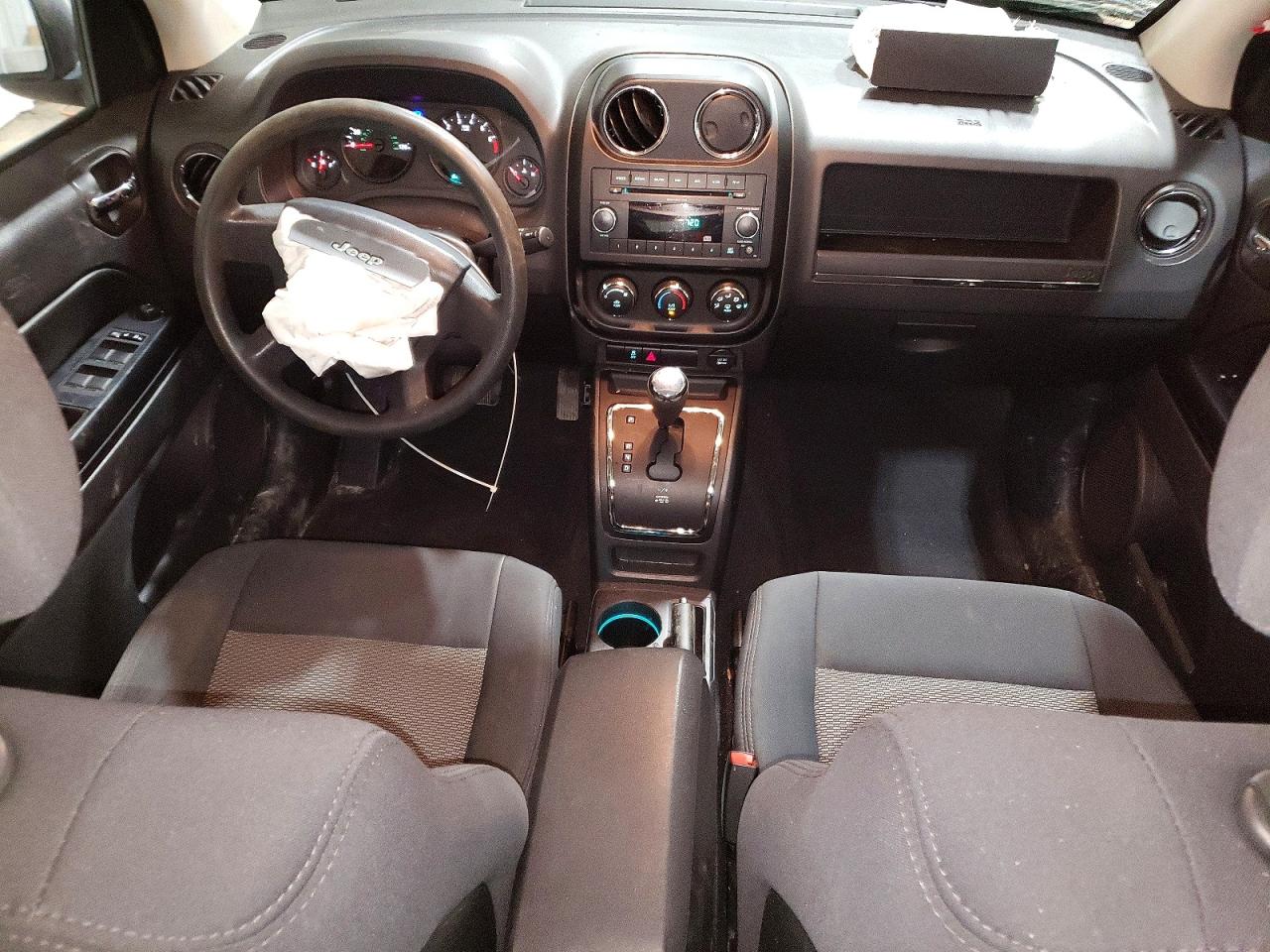 2010 Jeep Compass VIN 1J4NF4FB9AD601674 photo 8
