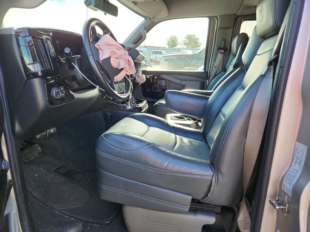 2020 GMC Savana VIN 1GTW7BFG5L1262505 photo 7