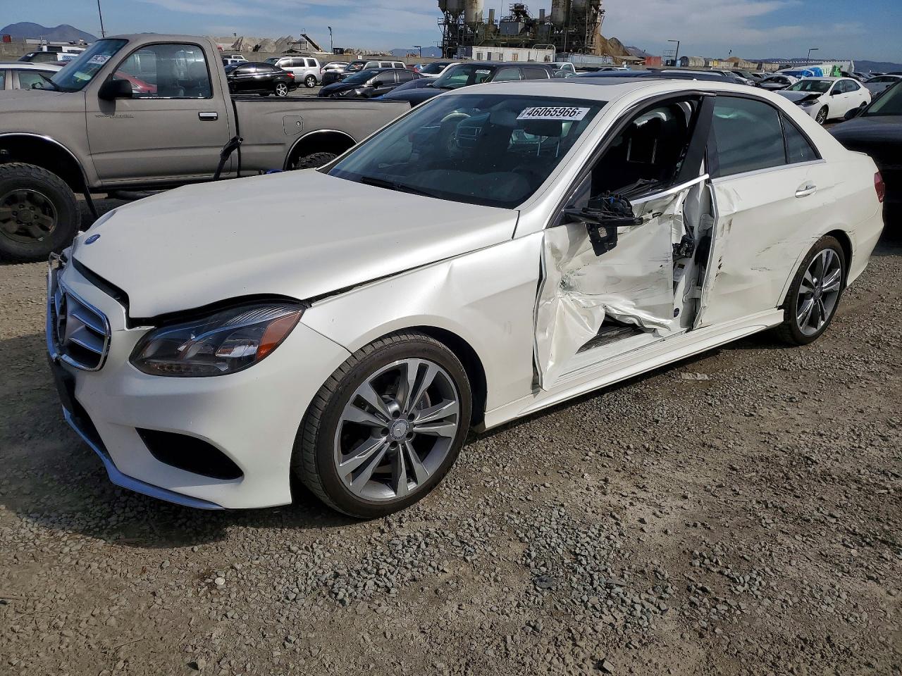 2014 Mercedes E-class VIN WDDHF5KB9EA880491 photo 1