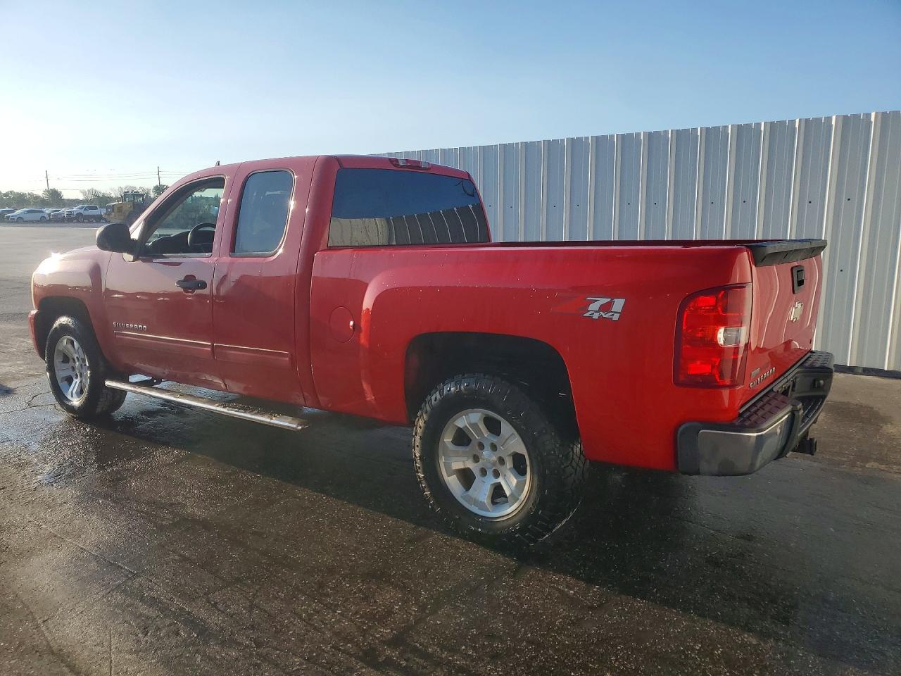 2011 Chevrolet All models VIN 1GCRKSE37BZ142716 photo 2