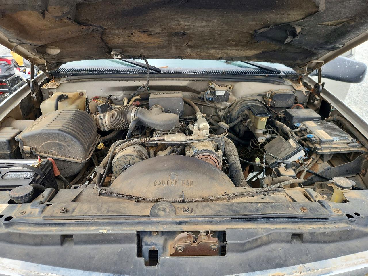 1998 Chevrolet Suburban VIN 3GNFK16R9WG142830 photo 12