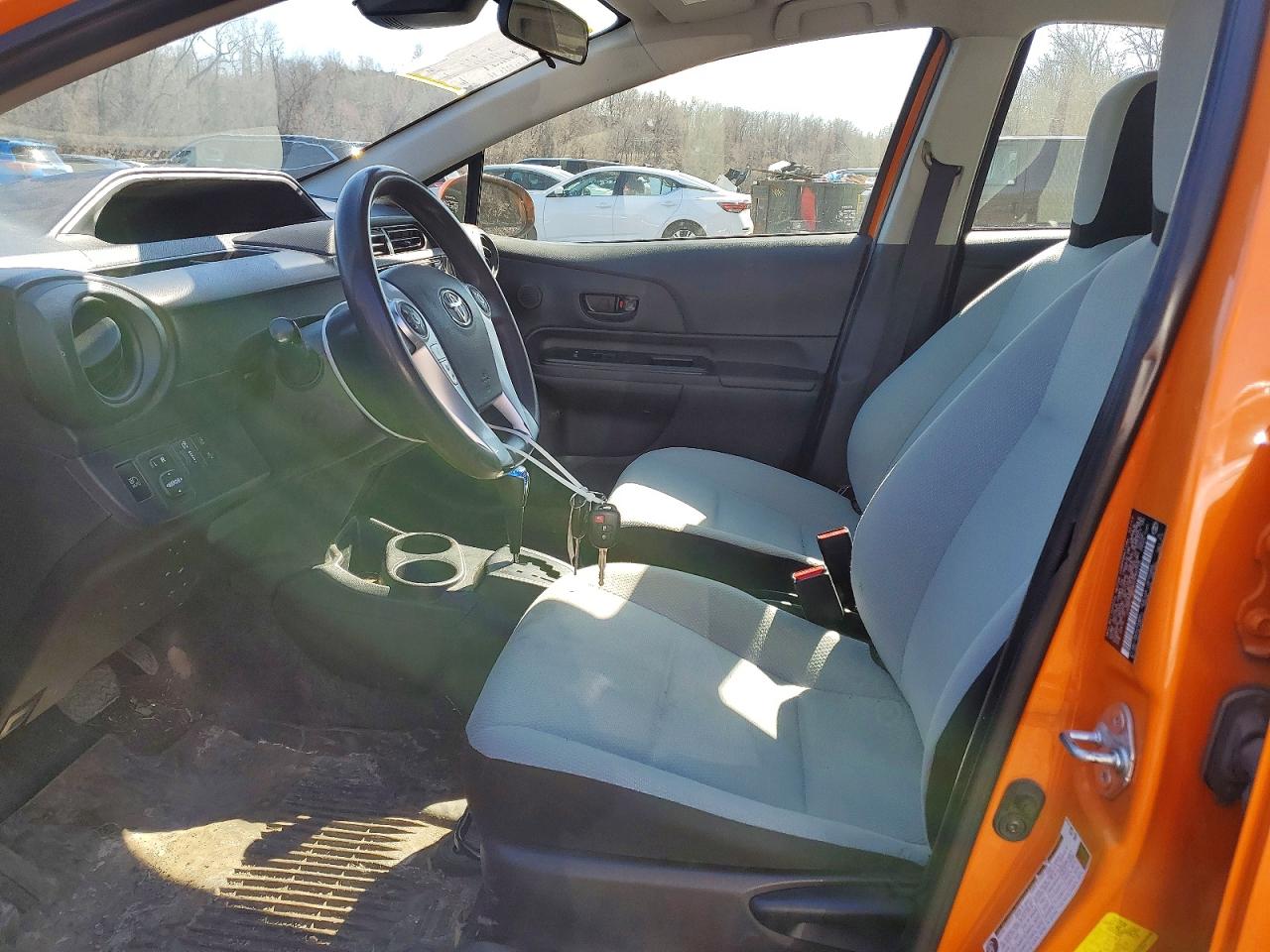 2017 Toyota Prius c on VIN JTDKDTB33H1592358 photo 7