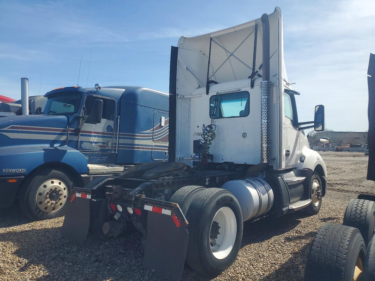 2016 KW T680 semi VIN 1XKYA48X9GJ496434 photo 4