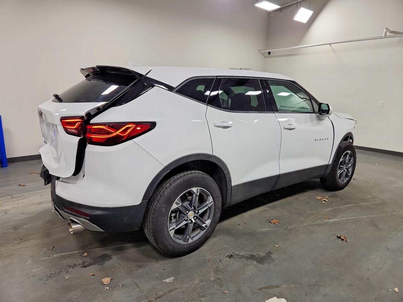 2025 Chevrolet Blazer VIN 3GNKBCR46SS238531 photo 3