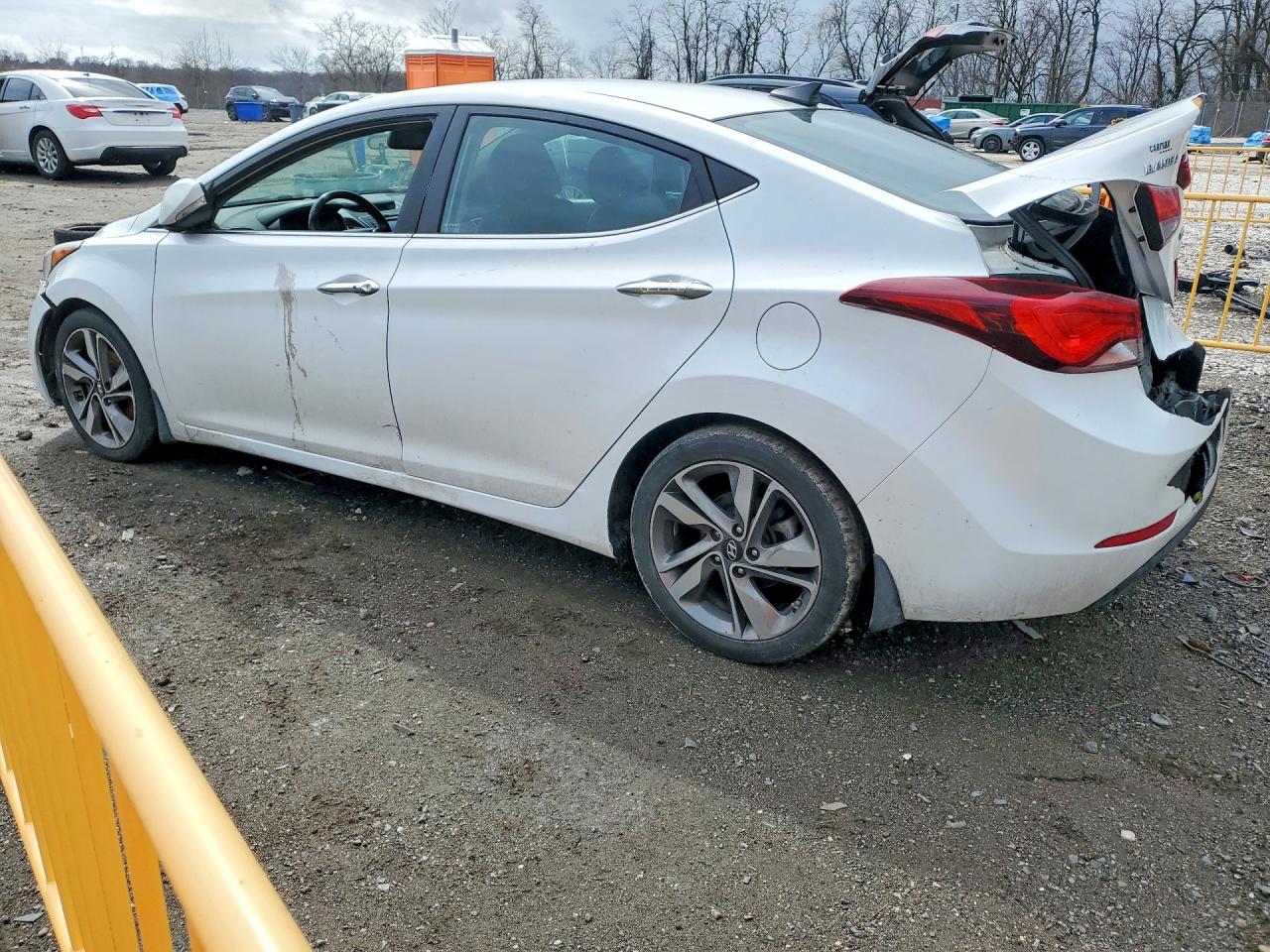 2016 Hyundai Elantra VIN 5NPDH4AE1GH733764 photo 2