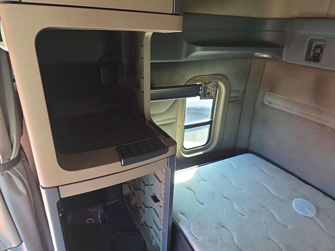 2018 FREIGHTLINER All other VIN 1FUJGLDV6JLJV0985 photo 10