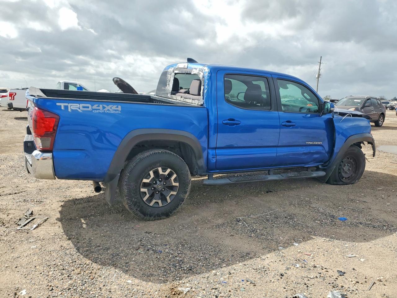 2018 Toyota Tacoma VIN 3TMCZ5AN9JM161150 photo 3