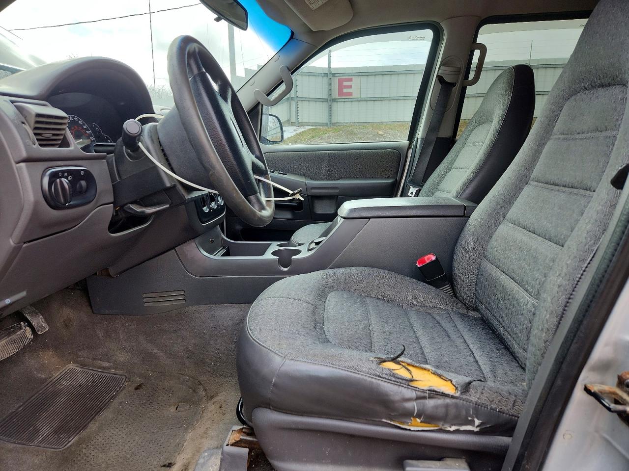 2002 Ford Explorer VIN 1FMZU72E72UC27626 photo 7
