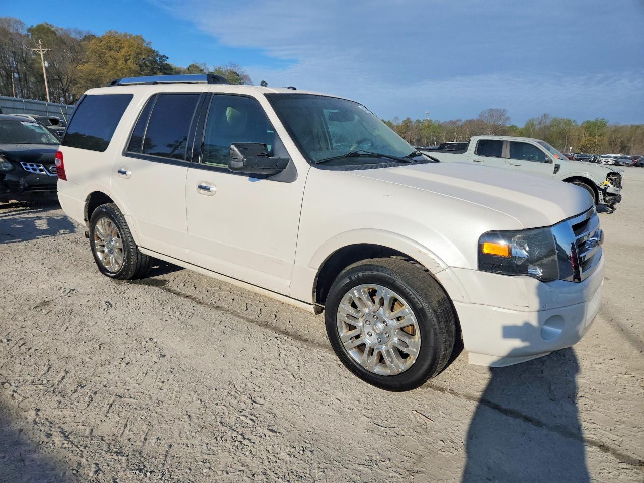 2013 Ford Expedition VIN 1FMJU1K50DEF62928 photo 4