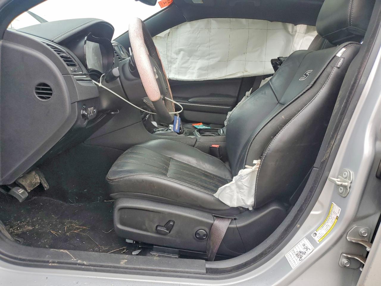 2023 Chrysler 300 VIN 2C3CCABG8PH616690 photo 7