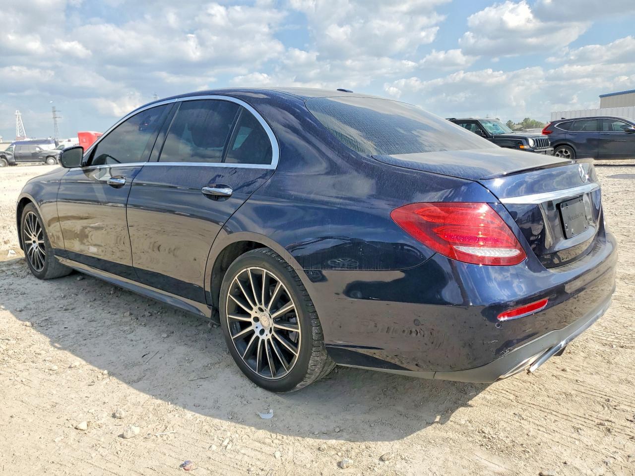 2017 Mercedes-Benz E-class VIN WDDZF4KB8HA225712 photo 2