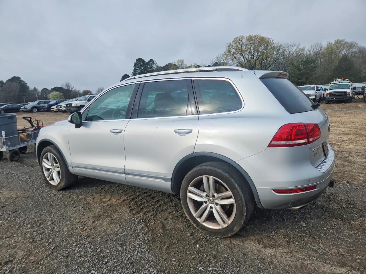2014 Volkswagen Touareg VIN WVGEF9BPXED009187 photo 2