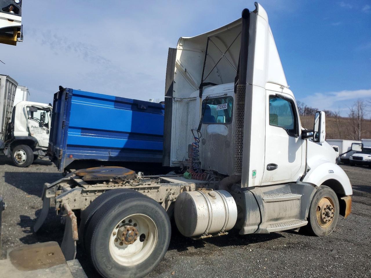 2016 KENWORTH All models VIN 1XKYA48X5GJ496690 photo 4