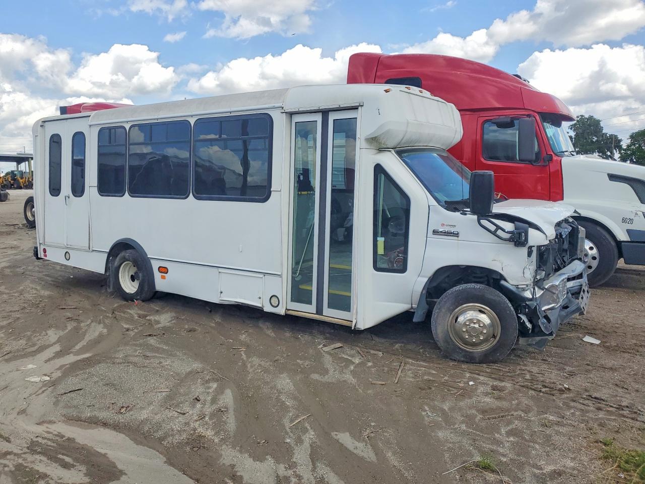 2019 Ford Econoline VIN 1FDFE4FS0KDC03215 photo 4