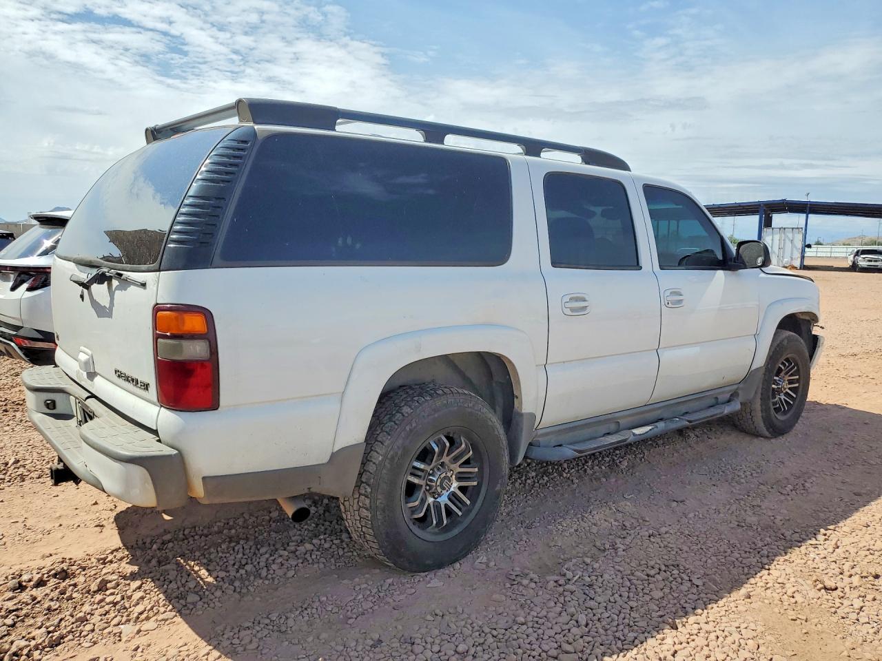 2003 Chevrolet Suburban VIN 3GNFK16Z53G280652 photo 3