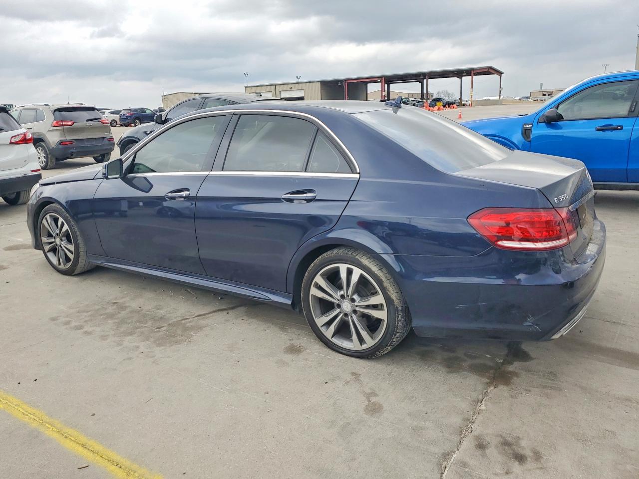 2016 Mercedes-Benz E-class VIN WDDHF5KB6GB310963 photo 2