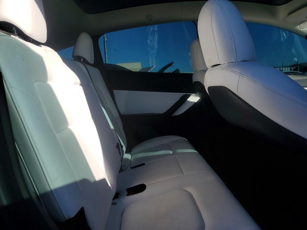 2022 TESLA Model y VIN 7SAYGDEE1NF319624 photo 11