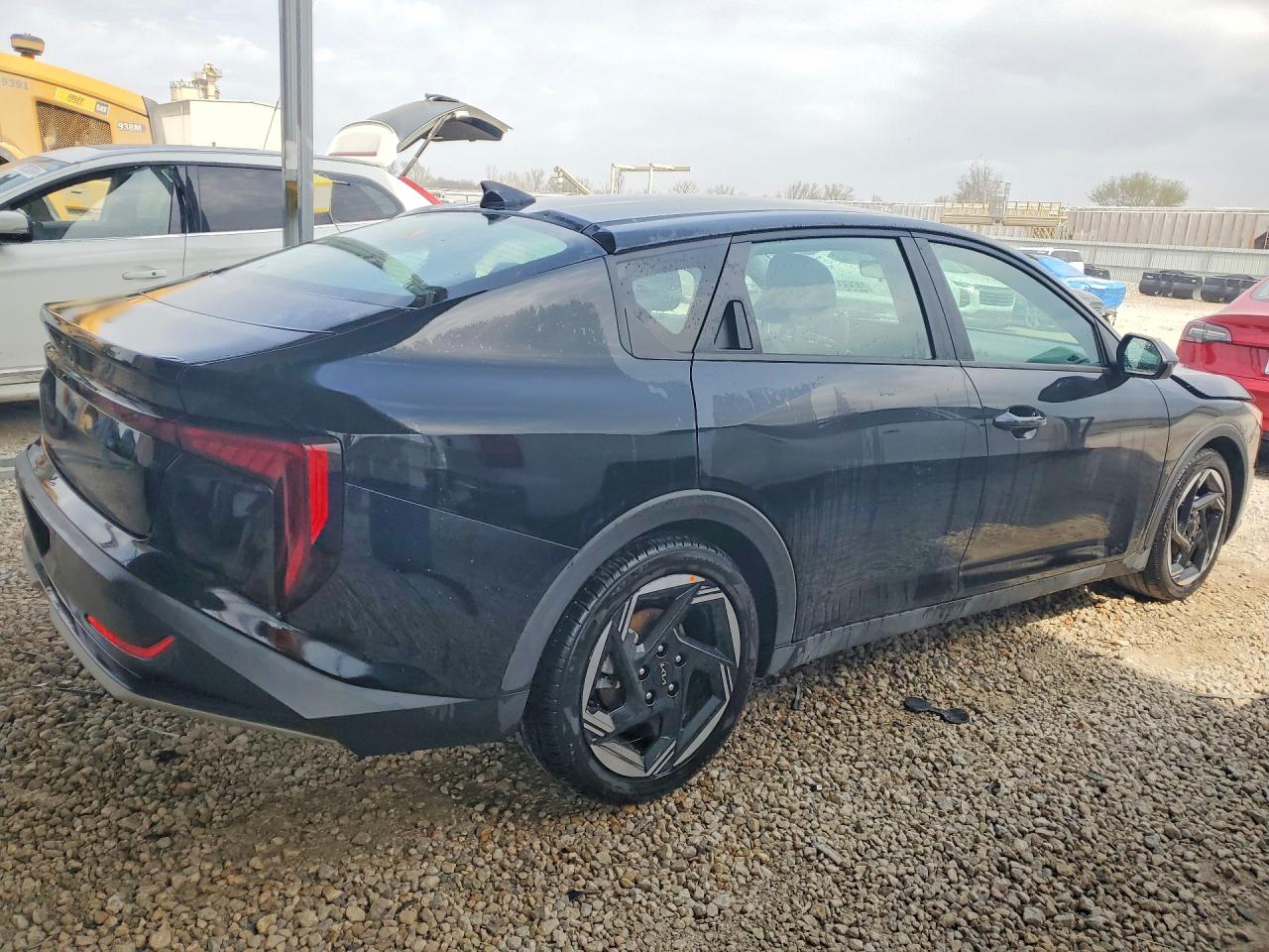 2025 Kia All other VIN 3KPFU4DE8SE140397 photo 3