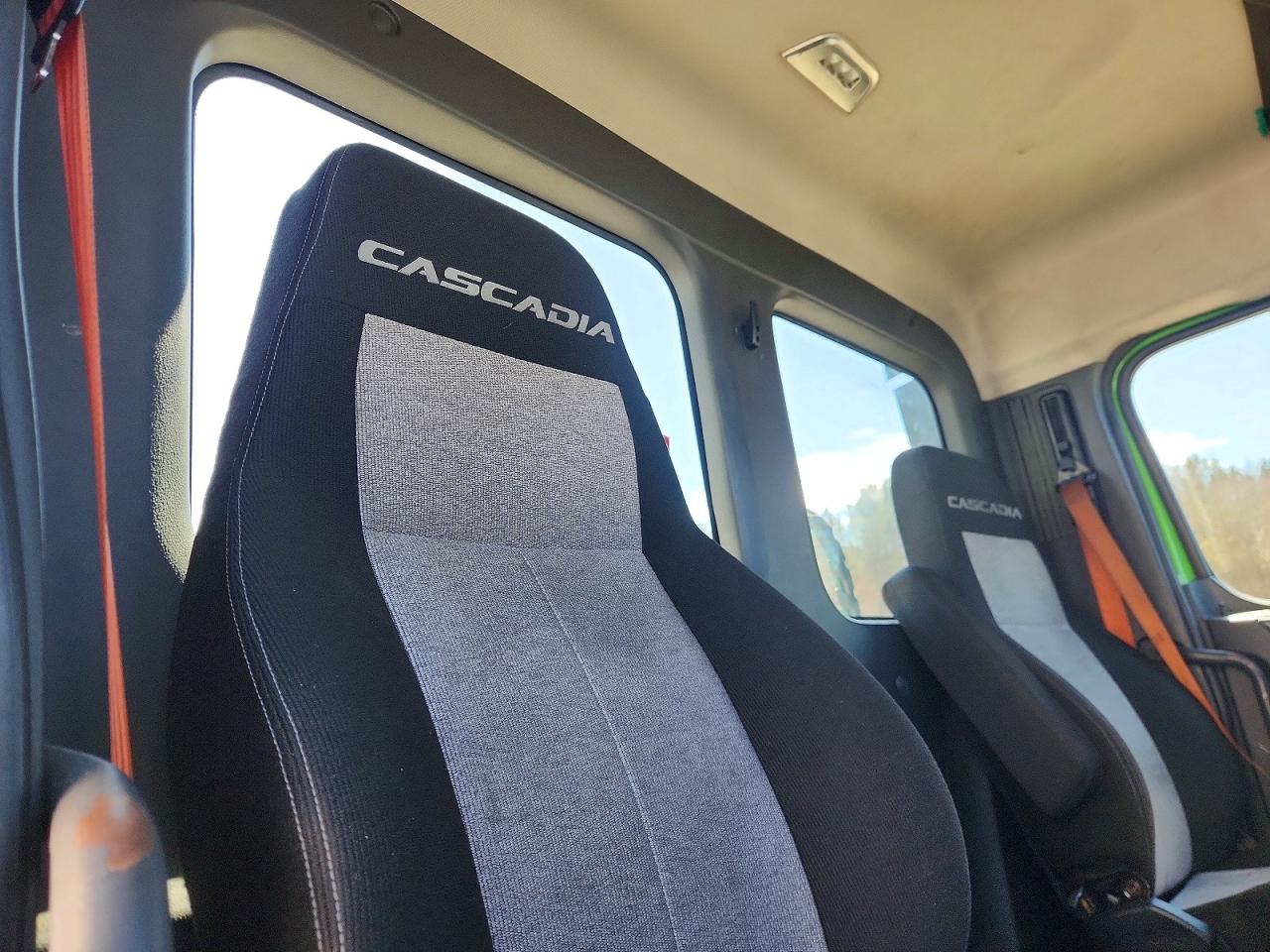 2020 FREIGHTLINER All models VIN 1FUJHTDV7LLLC2050 photo 6