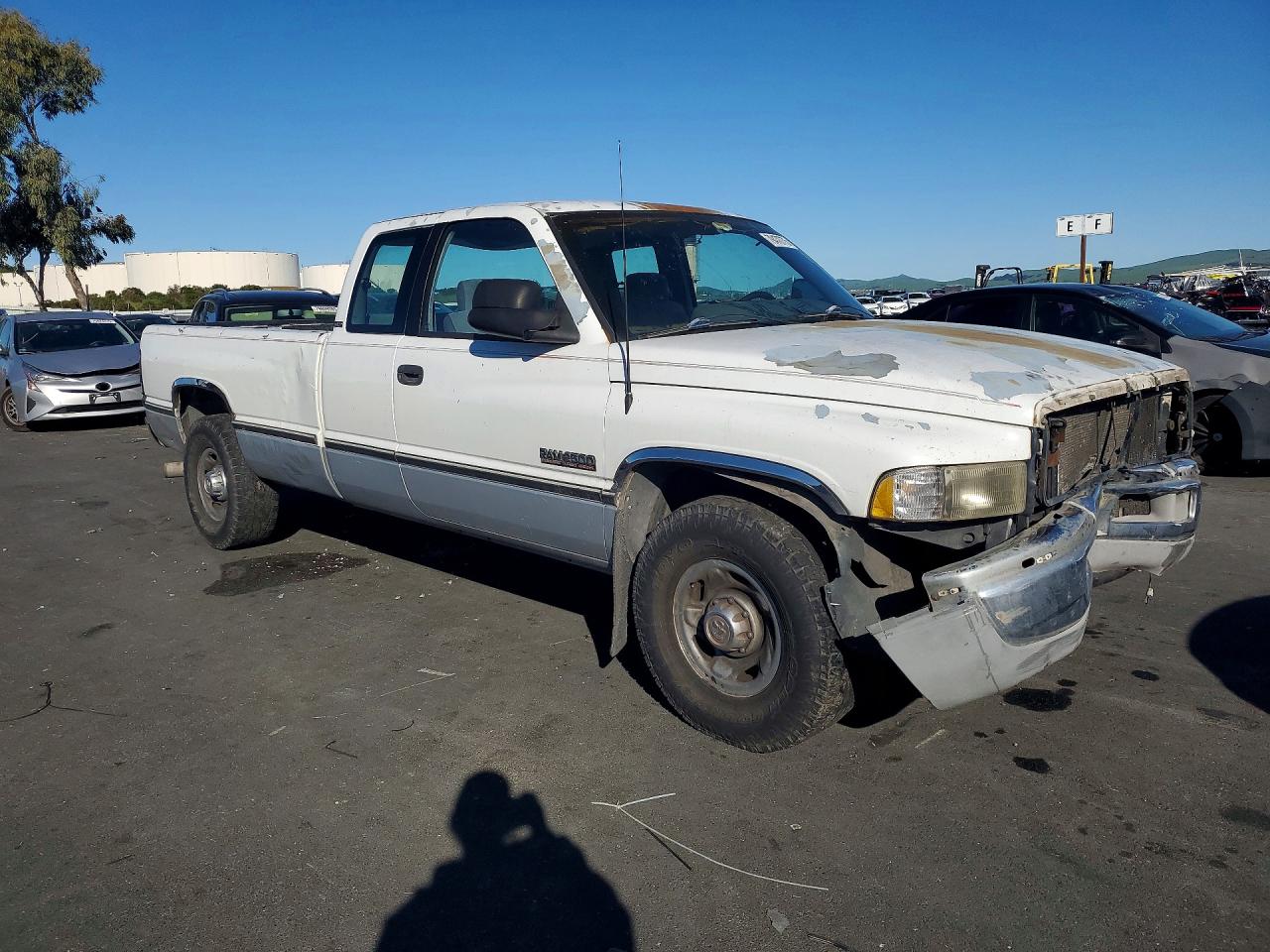 1996 Dodge Ram 2500 VIN 1B7KC23C2TJ188651 photo 4