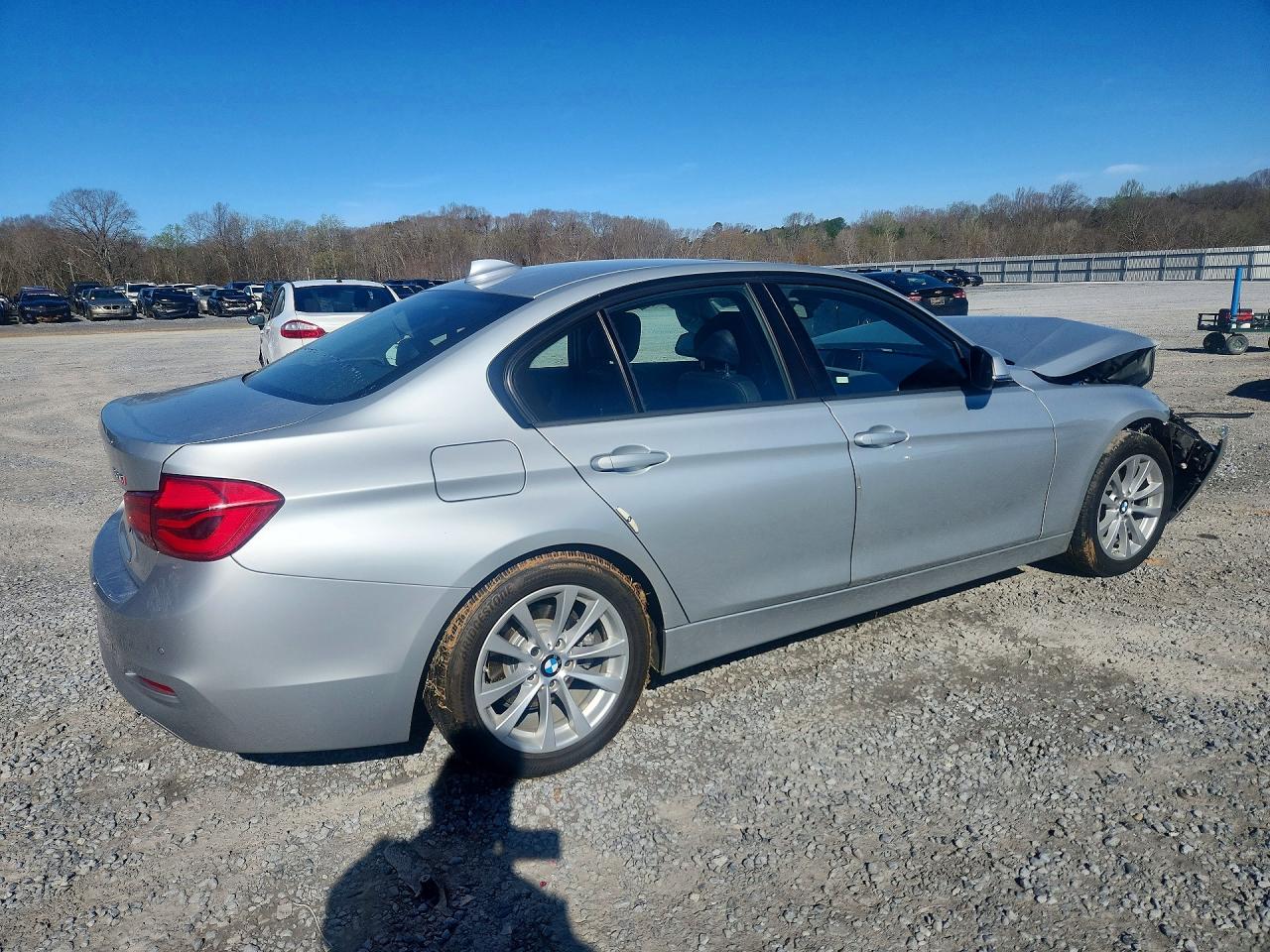 2018 BMW 3 series VIN WBA8A9C59JAH13924 photo 3