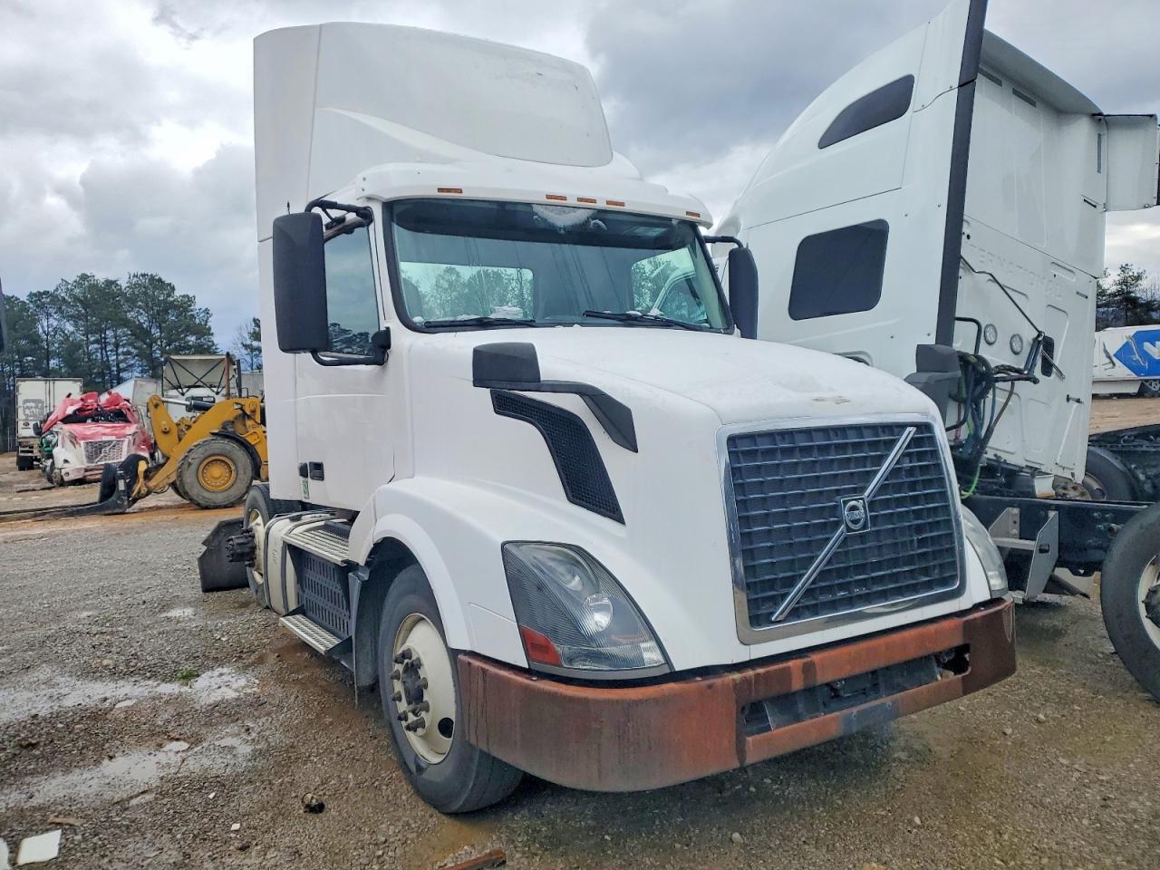 2015 Volvo All models VIN 4V4N19TG6FN922790 photo 1