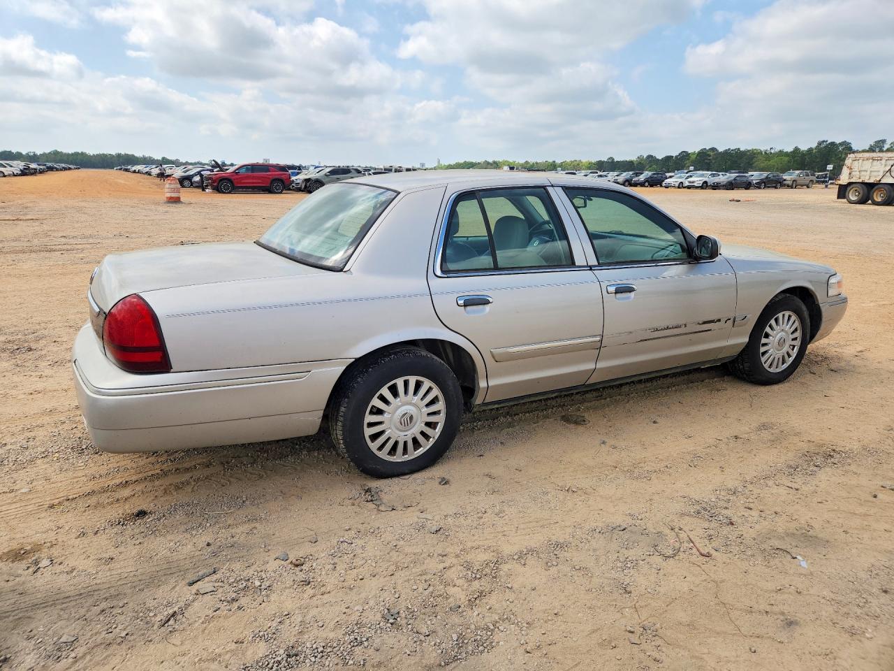 2008 Mercury Grmarquis VIN 2MEFM75V08X612108 photo 3