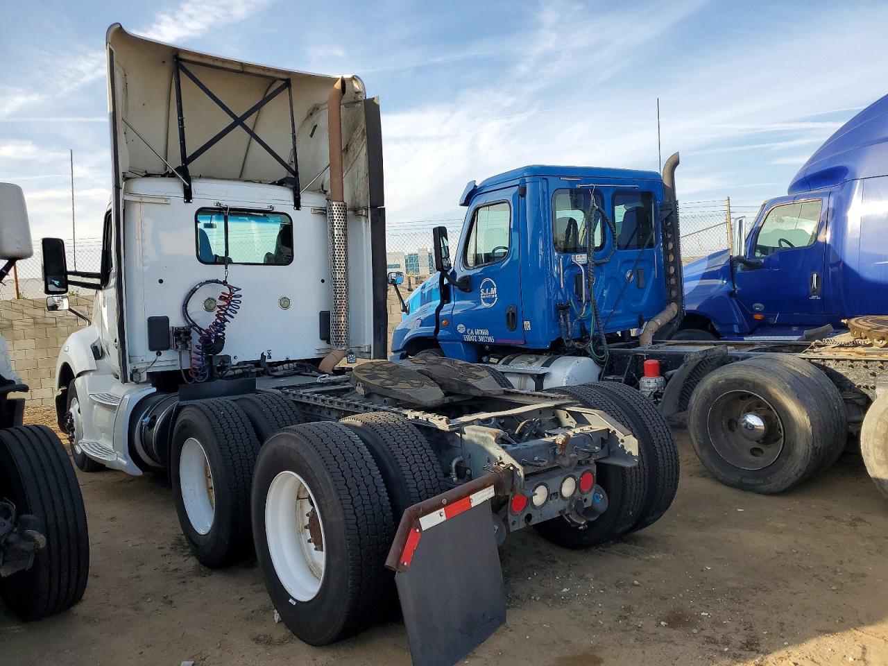 2015 KENWORTH All other VIN 1XKYD49X8FJ466040 photo 3