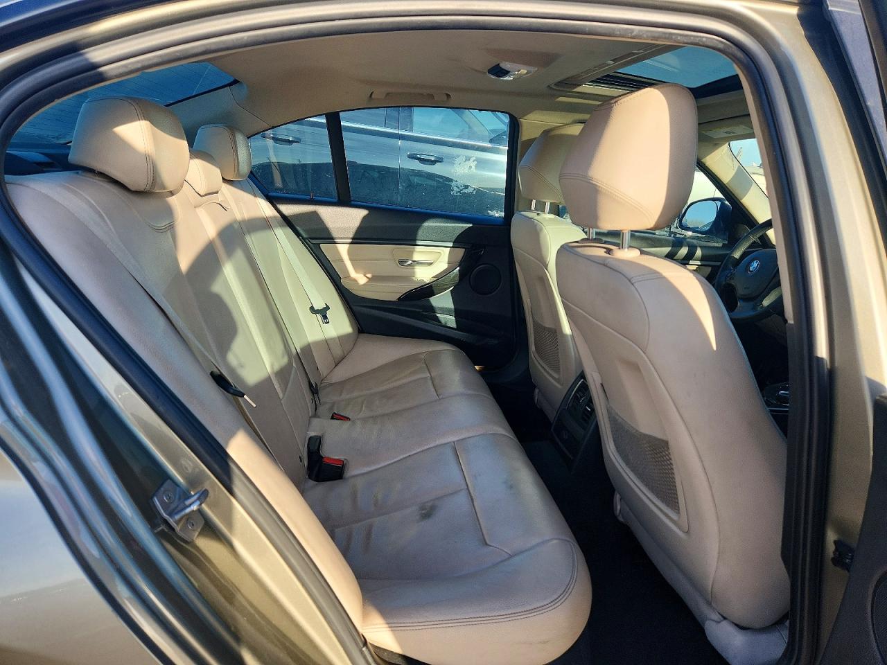 2017 BMW 3 series VIN WBA8E1G58HNU13968 photo 10