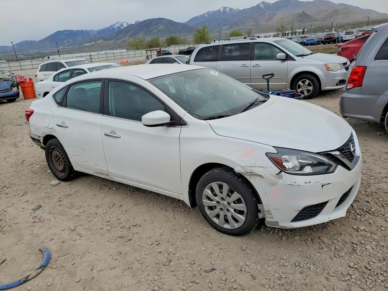 2017 Nissan Sentra VIN 3N1AB7AP3HL720168 photo 4